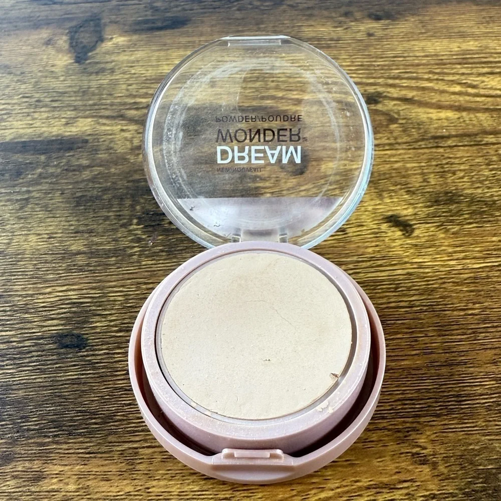 Maybelline Compact Powder in Soft Beige